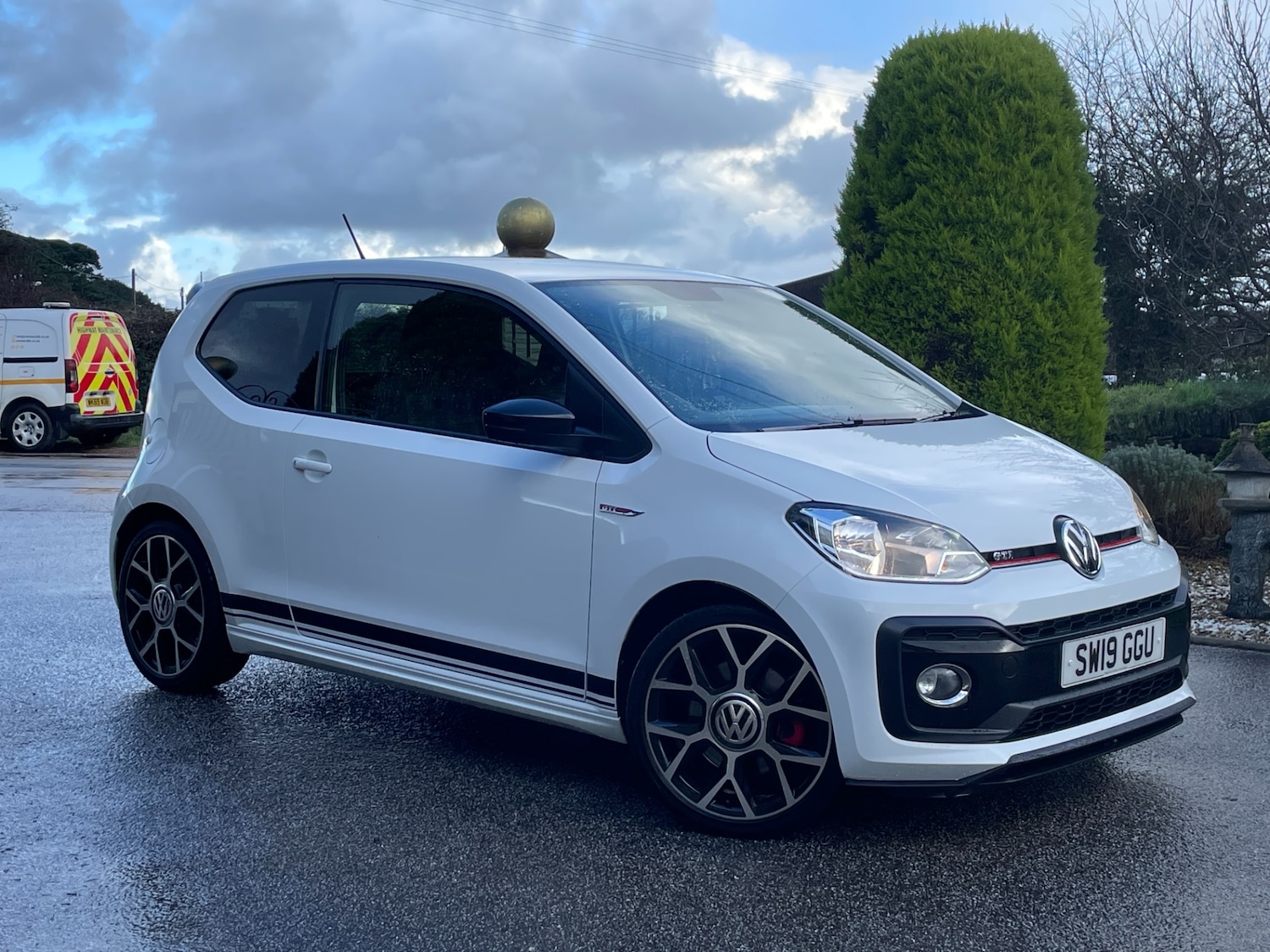 Used Volkswagen up! 2019 for sale - 76817612: Photo 1