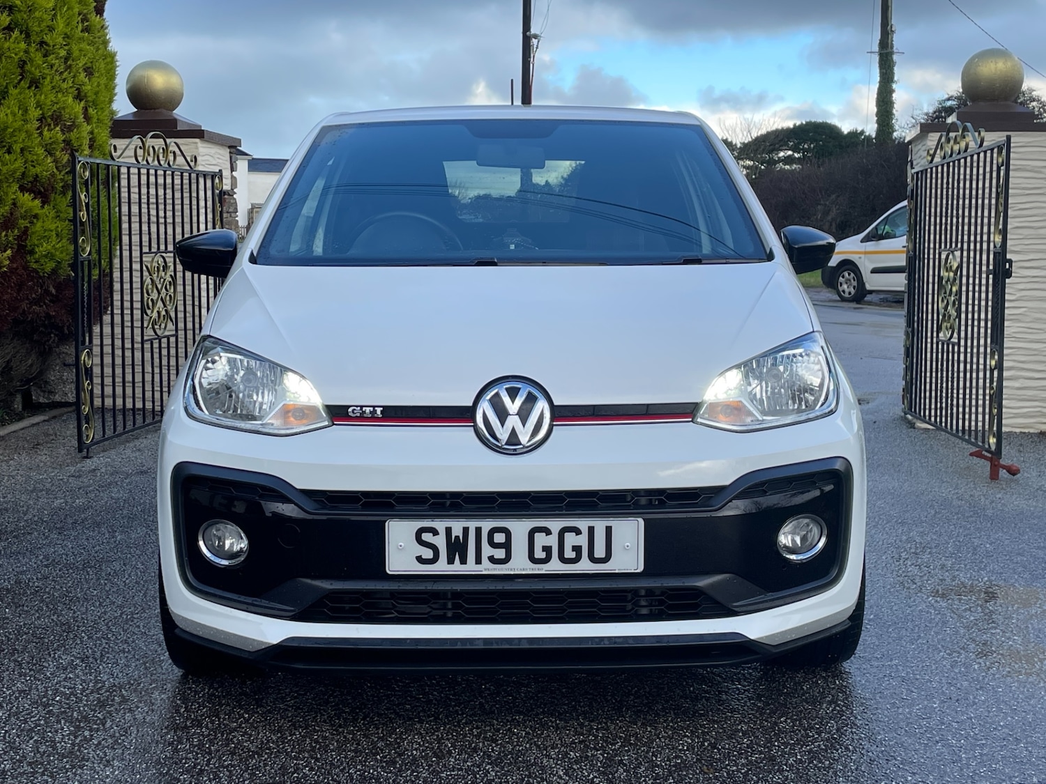 Used Volkswagen up! 2019 for sale - 76817612: Photo 2
