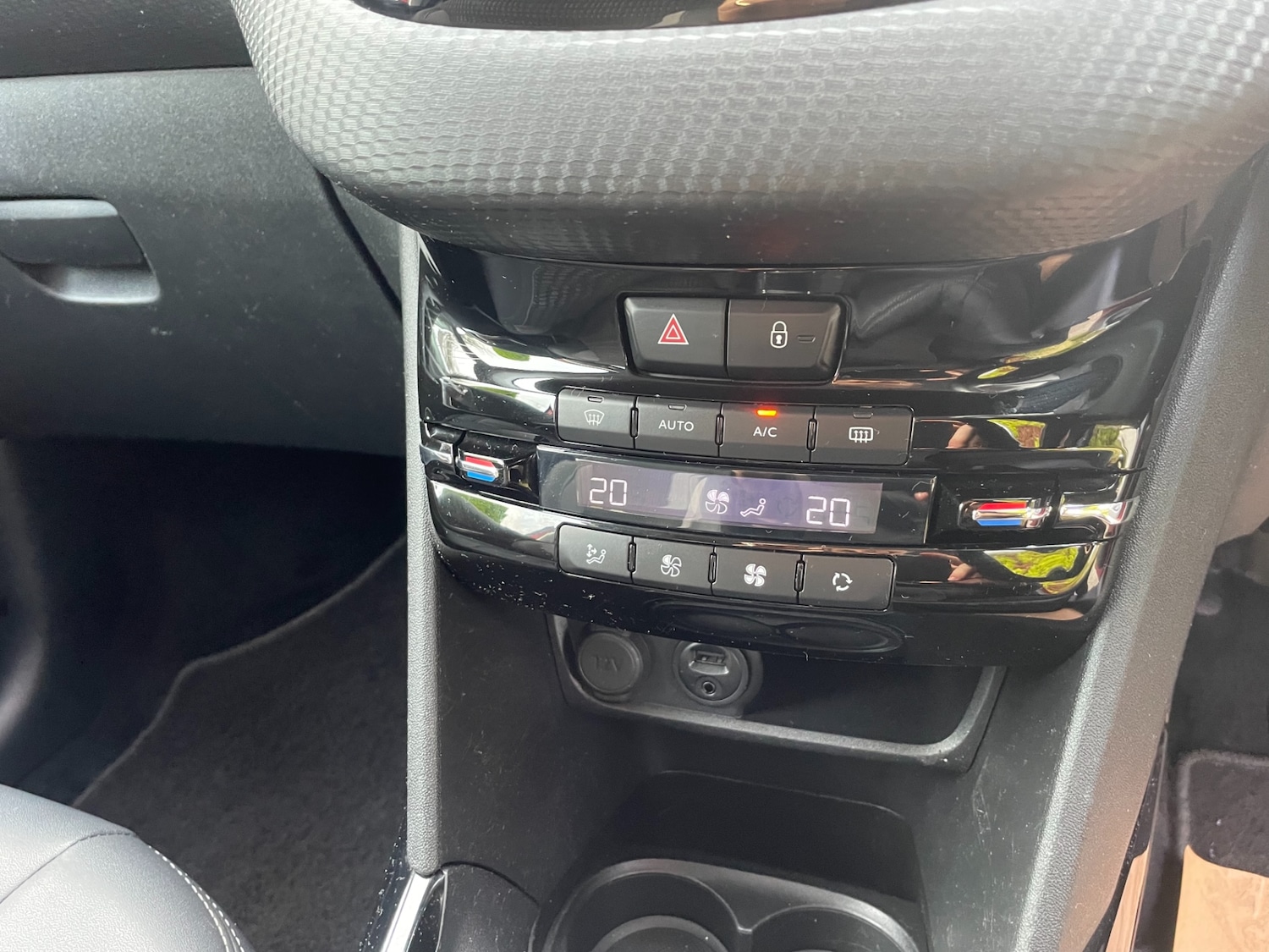 Used Peugeot 2008 2015 for sale - 76565097: Photo 10