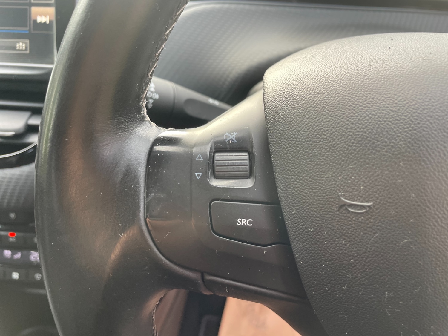 Used Peugeot 2008 2015 for sale - 76565097: Photo 14