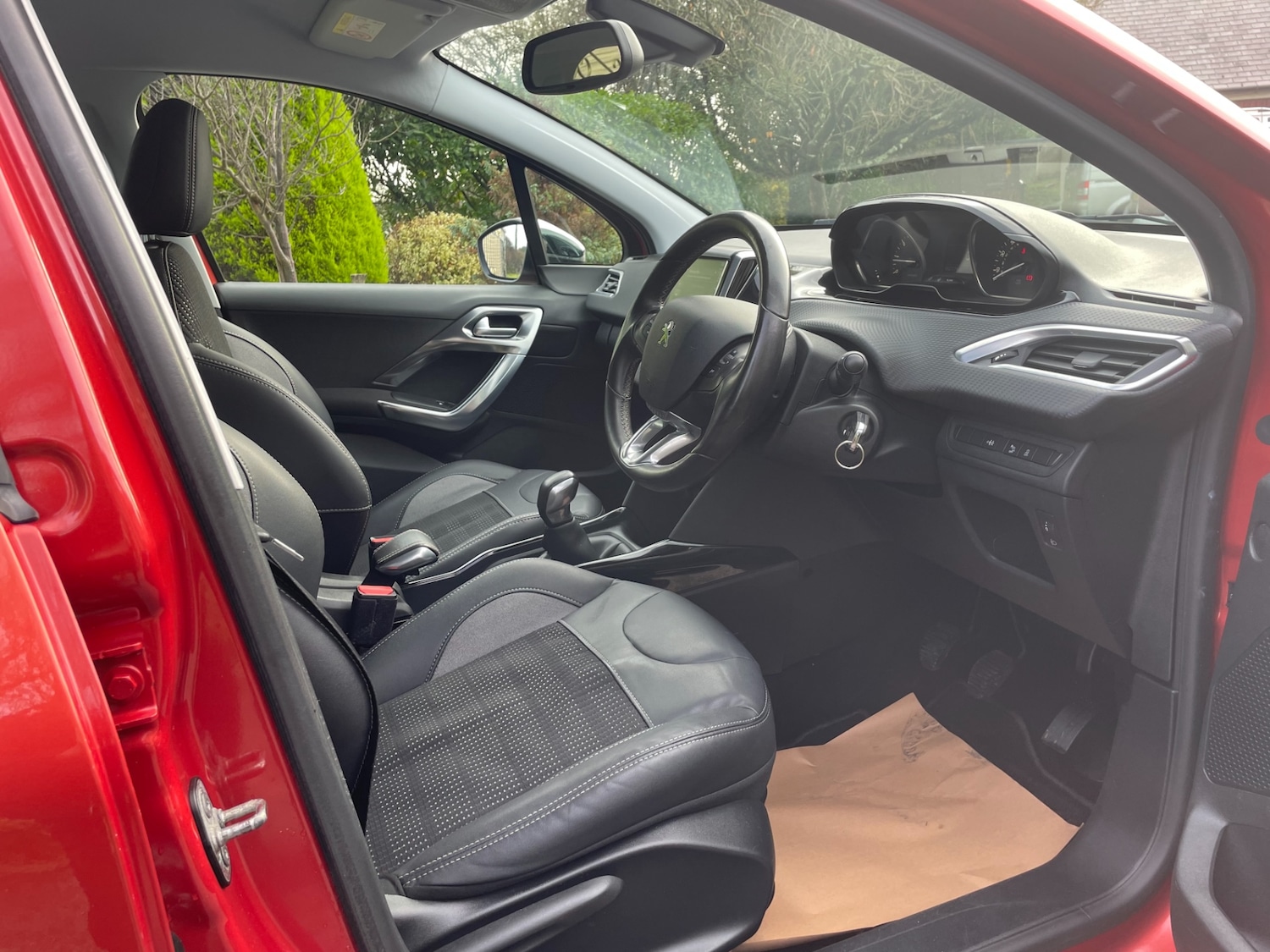 Used Peugeot 2008 2015 for sale - 76565097: Photo 6