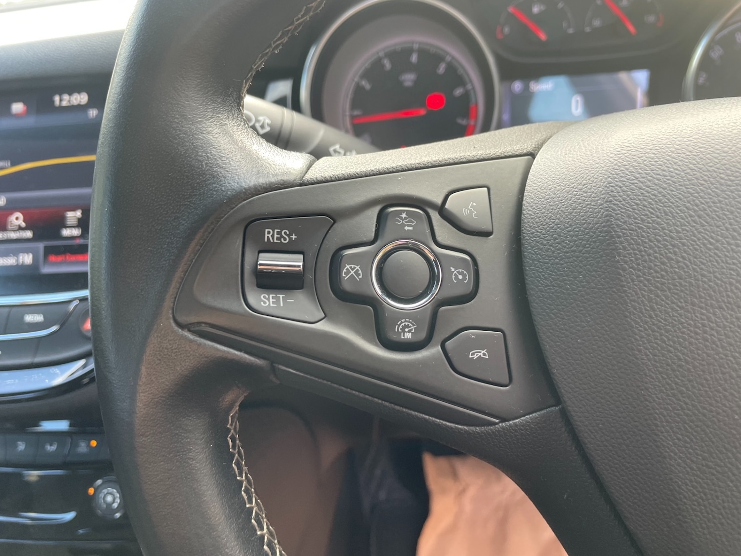 Used Vauxhall Astra 2017 for sale - 77223289: Photo 14