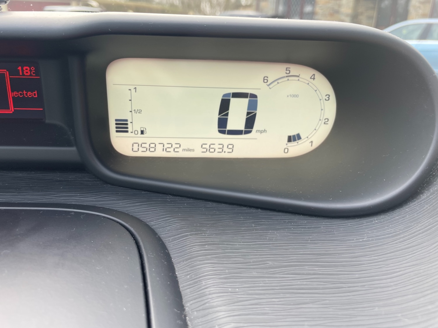 Used Citroen C3 Picasso 2016 for sale - 77984938: Photo 9