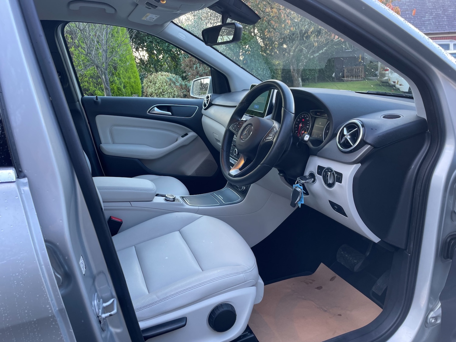 Used Mercedes-Benz B Class 2014 for sale - 76363030: Photo 6