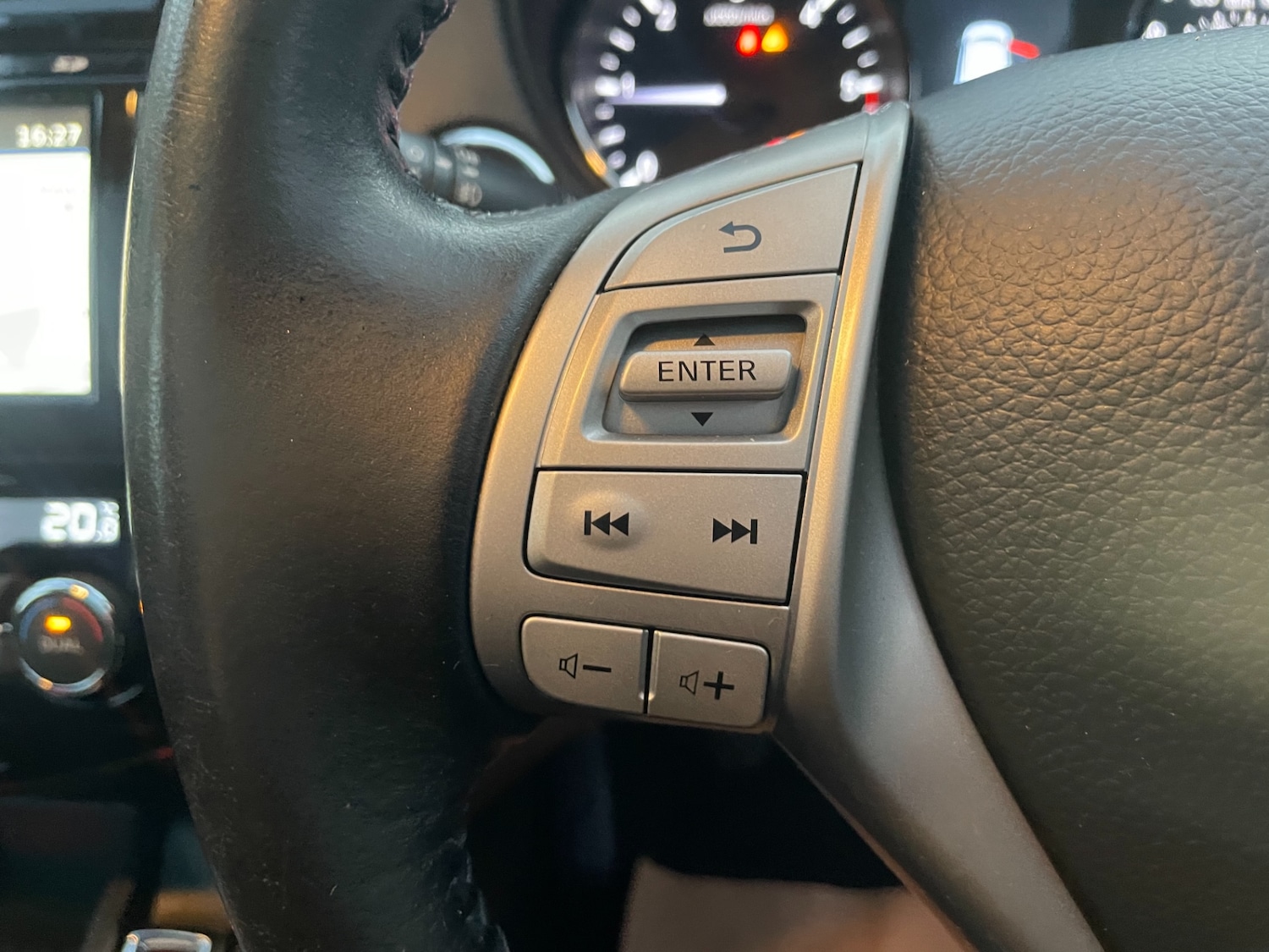 Used Nissan Qashqai 2016 for sale - 76844825: Photo 14