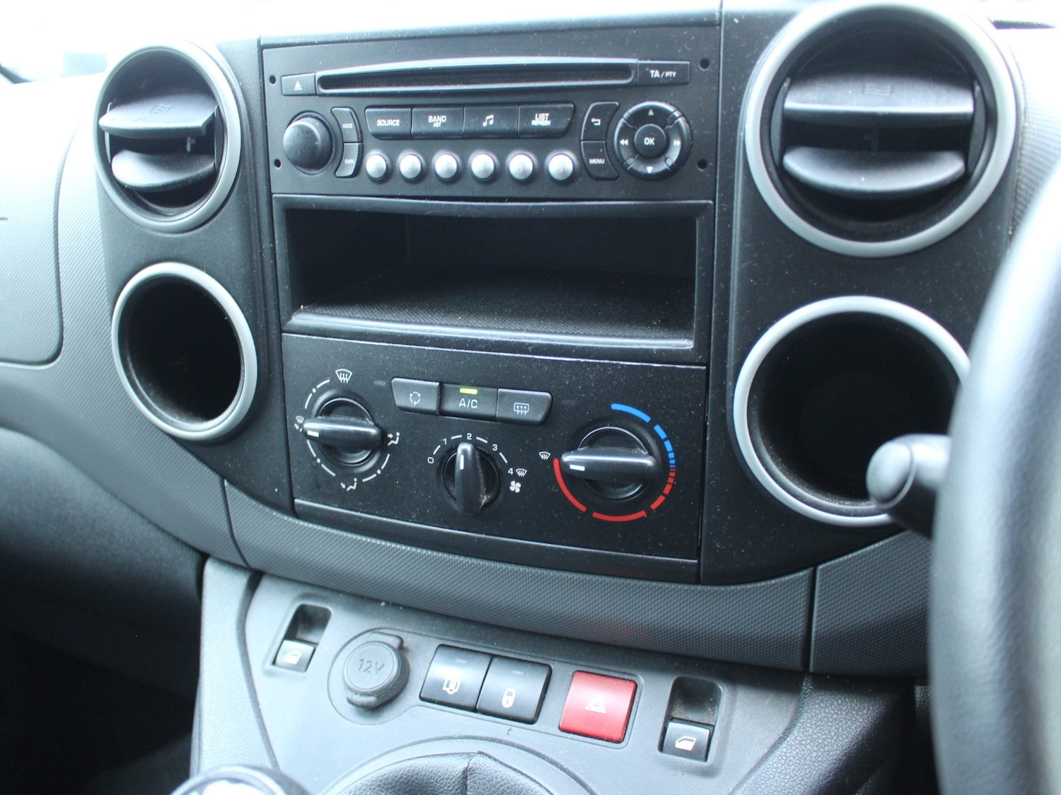 Used Peugeot Partner 2018 for sale - 77072149: Photo 39