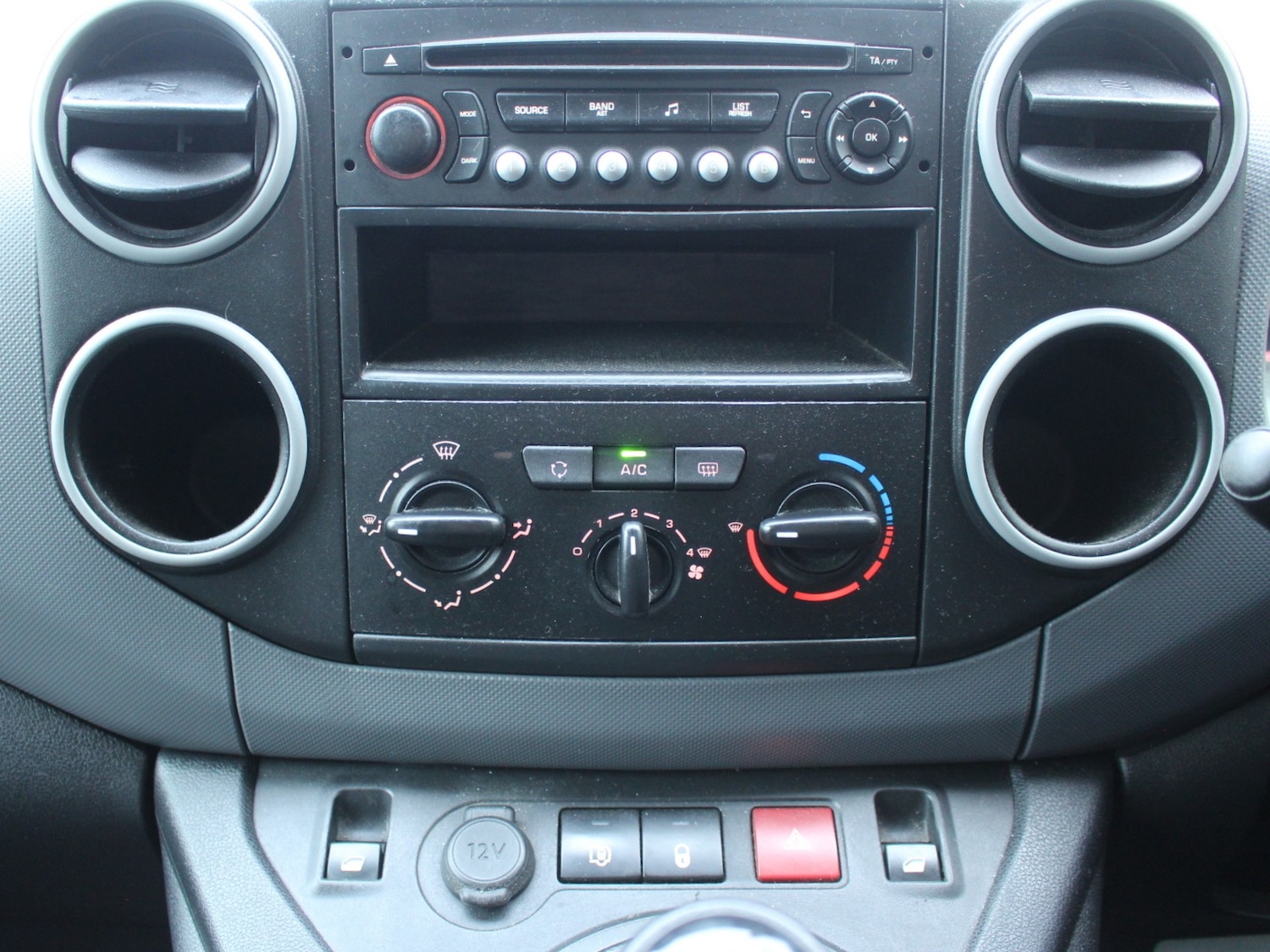 Used Peugeot Partner 2018 for sale - 77072149: Photo 9