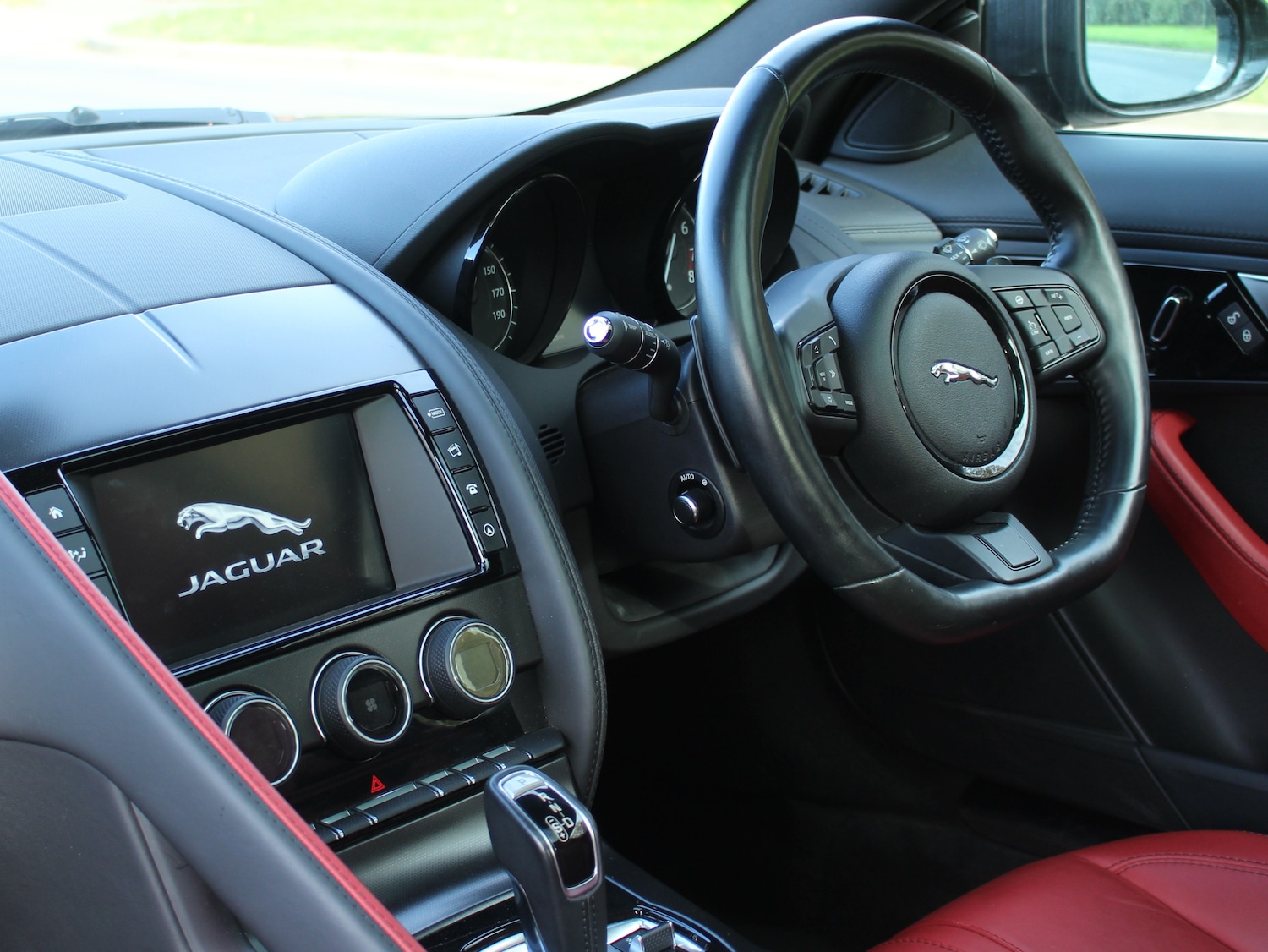Used Jaguar F-Type 2015 for sale - 76557792: Photo 12