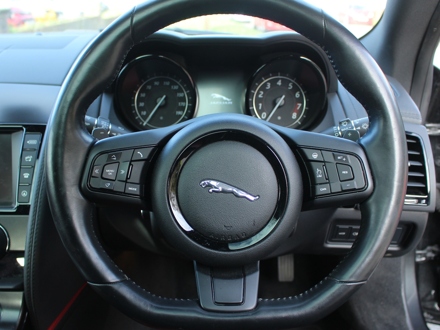 Used Jaguar F-Type 2015 for sale - 76557792: Photo 16