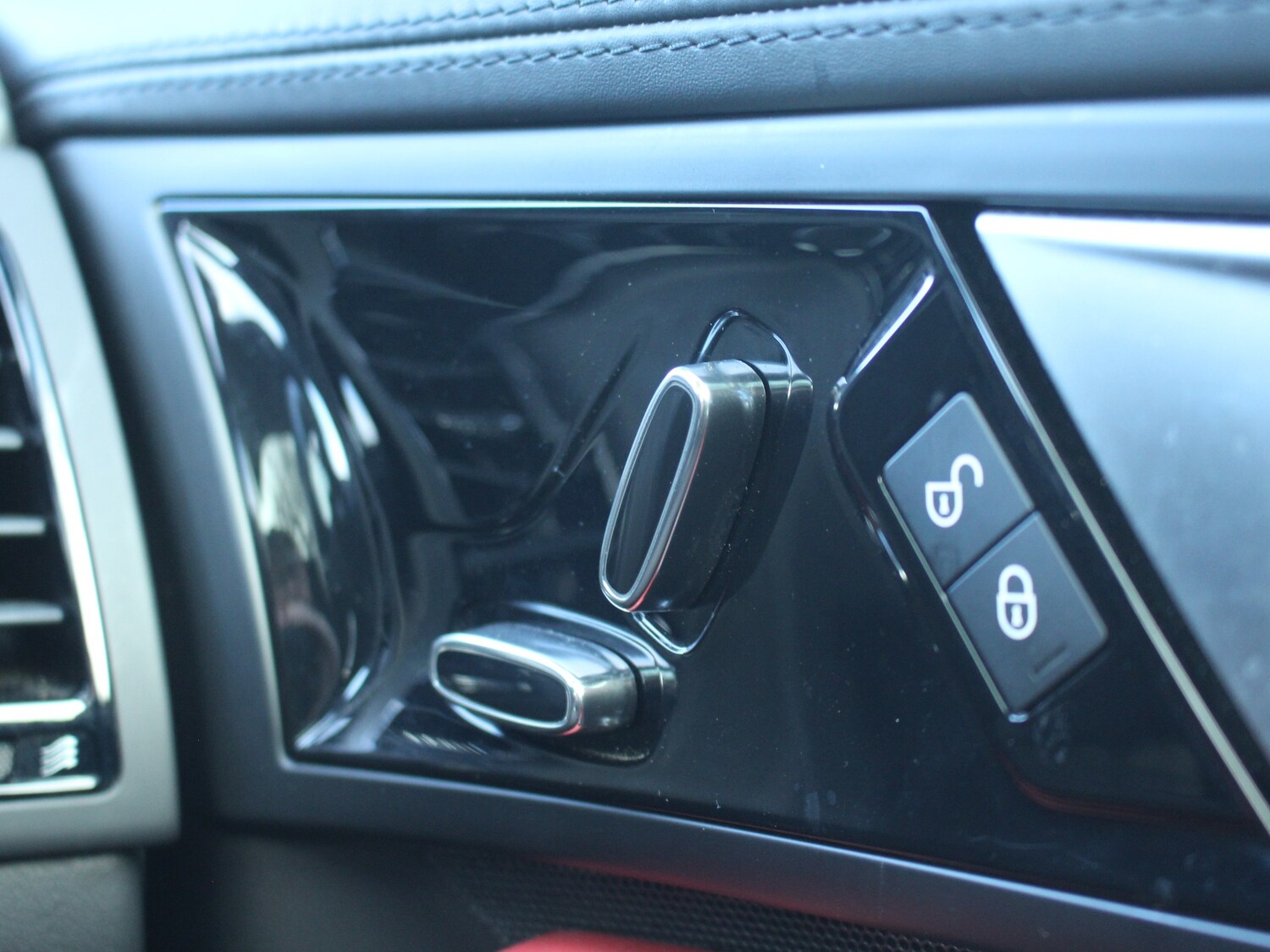 Used Jaguar F-Type 2015 for sale - 76557792: Photo 33