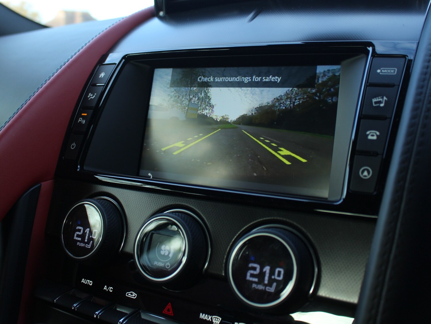 Used Jaguar F-Type 2015 for sale - 76557792: Photo 39