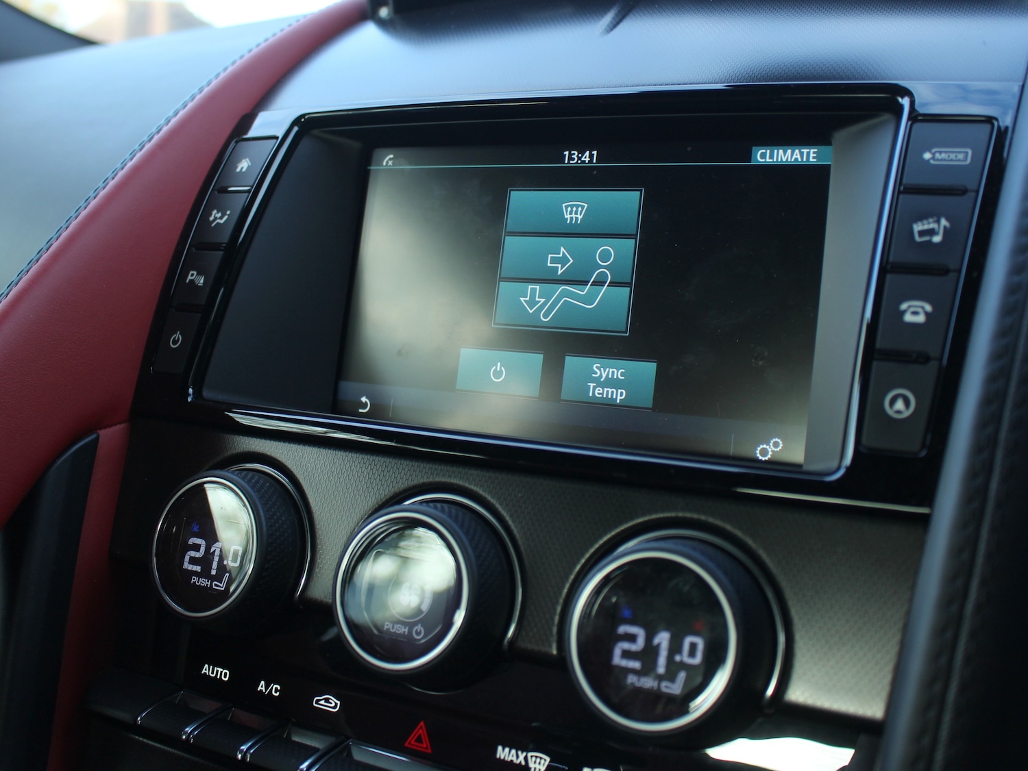 Used Jaguar F-Type 2015 for sale - 76557792: Photo 40