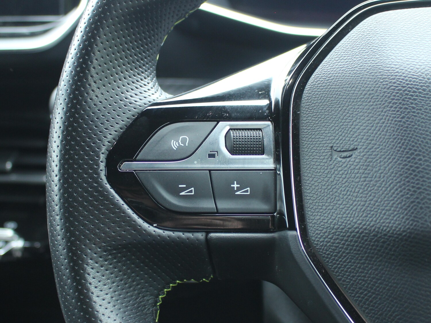 Used Peugeot E-208 2022 for sale - 76273686: Photo 11