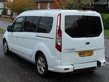 Used Ford Grand Tourneo Connect 2017 for sale - 76334653: Photo