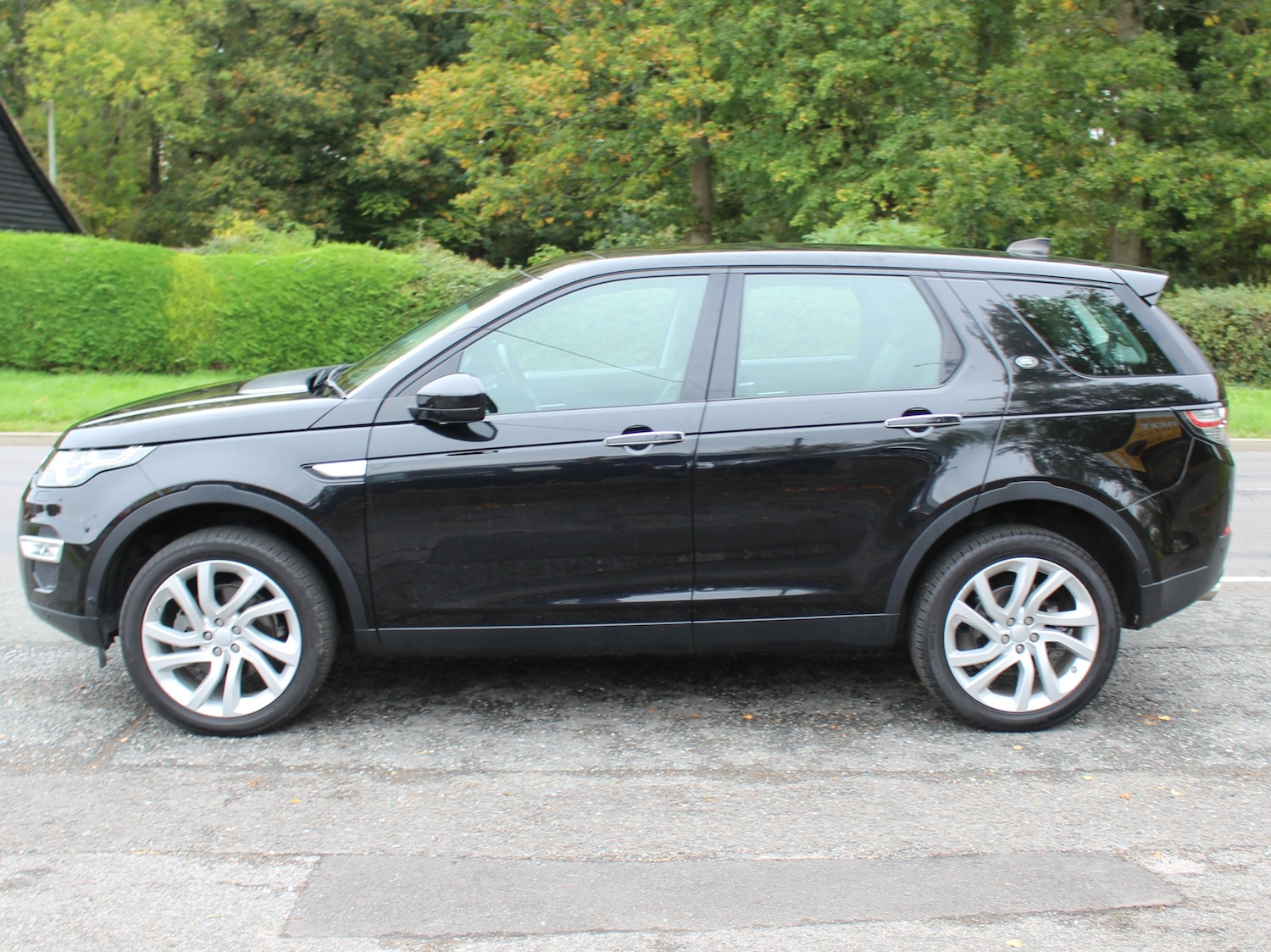 Used Land Rover Discovery Sport 2018 for sale - 76064965: Photo 2