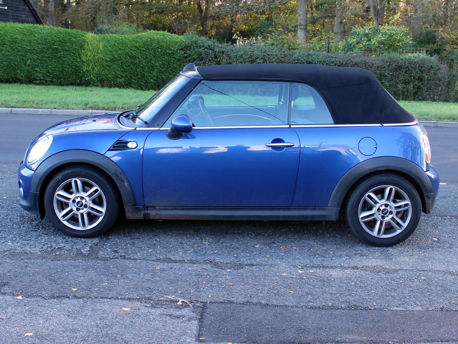 Used MINI Convertible 2013 for sale - 76685572: Photo 2