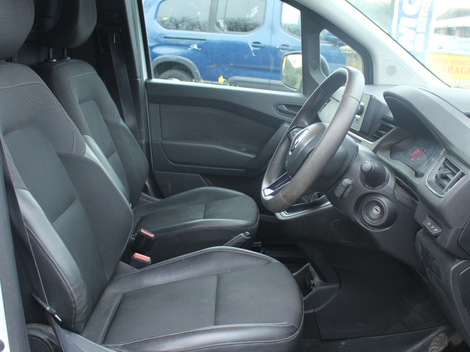Used Renault Kangoo 2023 for sale - 77654075: Photo 37