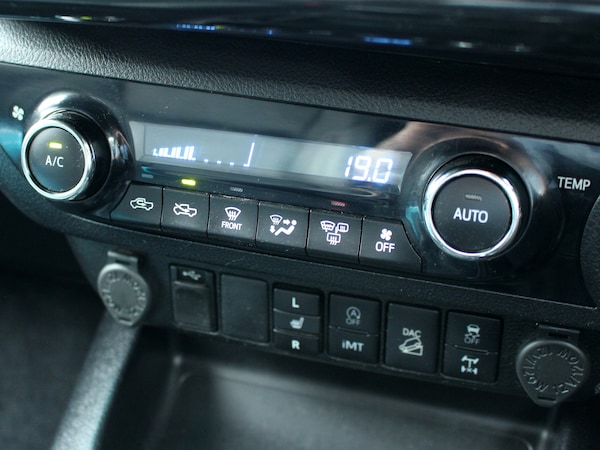 Used Toyota Hilux 2021 for sale - 75399256: Photo 32