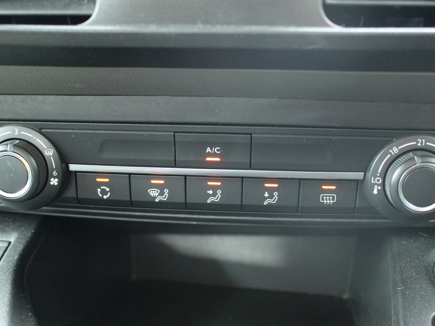 Used Peugeot Rifter 2020 for sale - 76380236: Photo 44