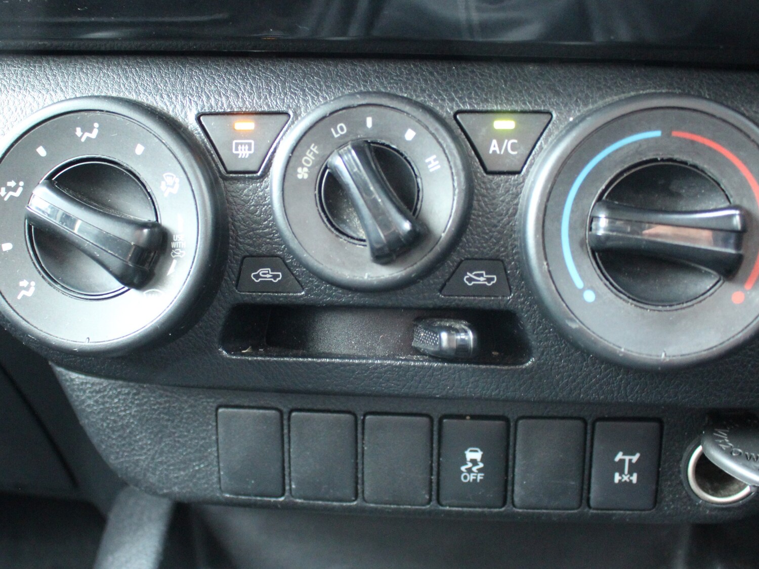 Used Toyota Hilux 2020 for sale - 76545968: Photo 40