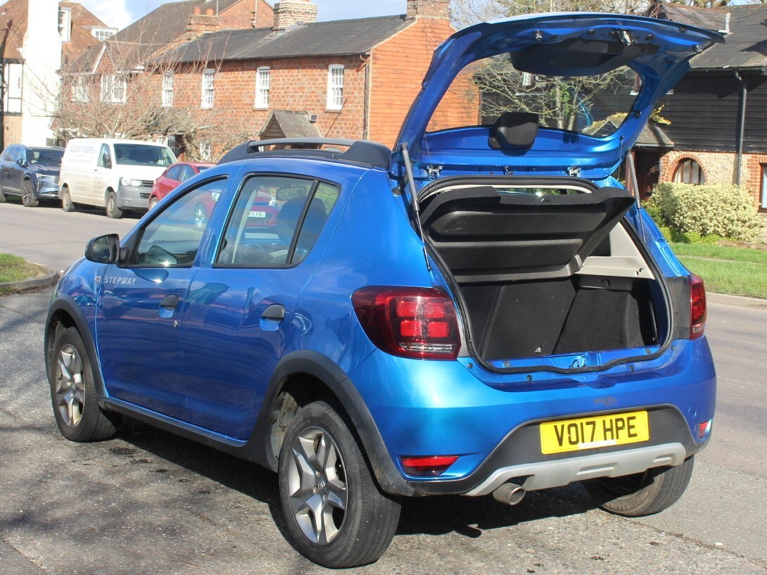 Used Dacia Sandero Stepway 2017 for sale - 77703304: Photo 32