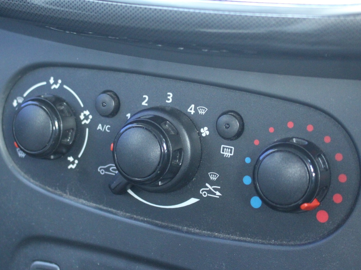 Used Dacia Sandero Stepway 2017 for sale - 77703304: Photo 40