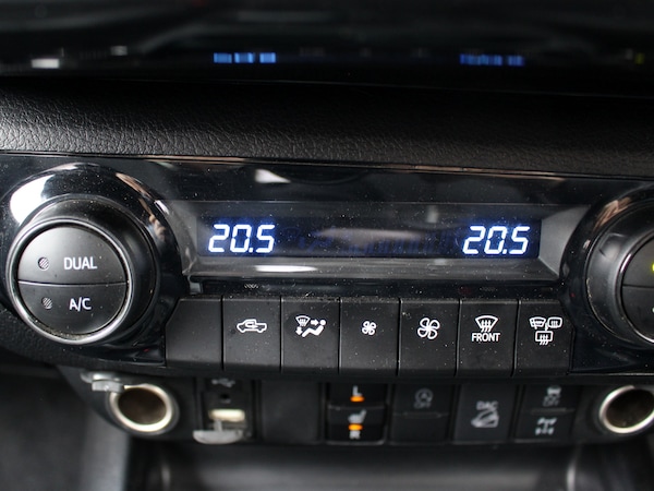 Used Toyota Hilux 2022 for sale - 73771075: Photo 31