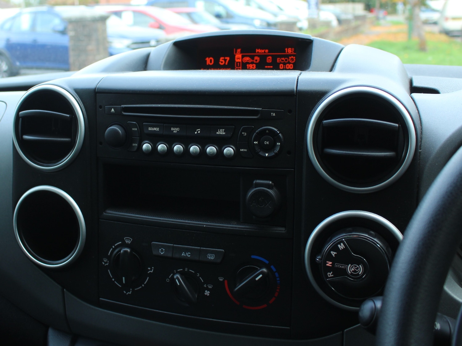 Used Peugeot Partner Tepee 2017 for sale - 76273800: Photo 41