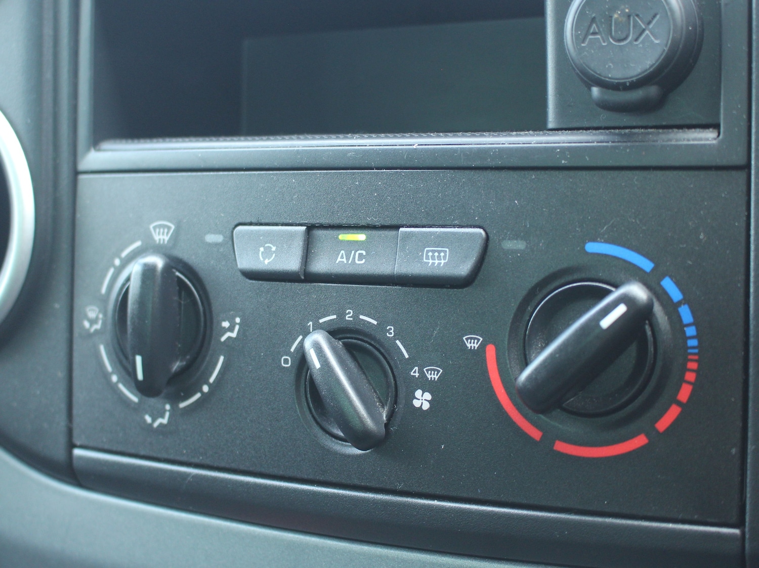 Used Peugeot Partner Tepee 2017 for sale - 76273800: Photo 44