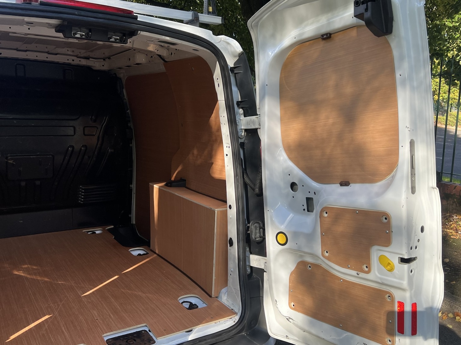 Used Ford Transit Connect 2017 for sale - 76793885: Photo 17