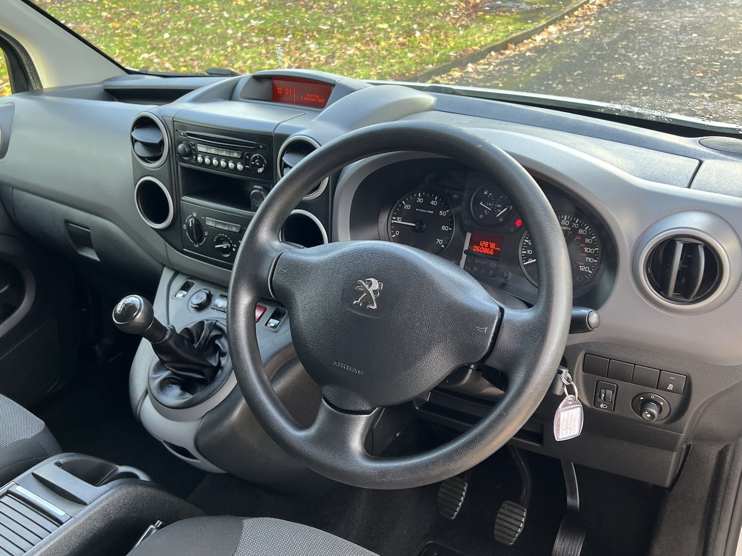 Used Peugeot Partner 2017 for sale - 76769272: Photo 14