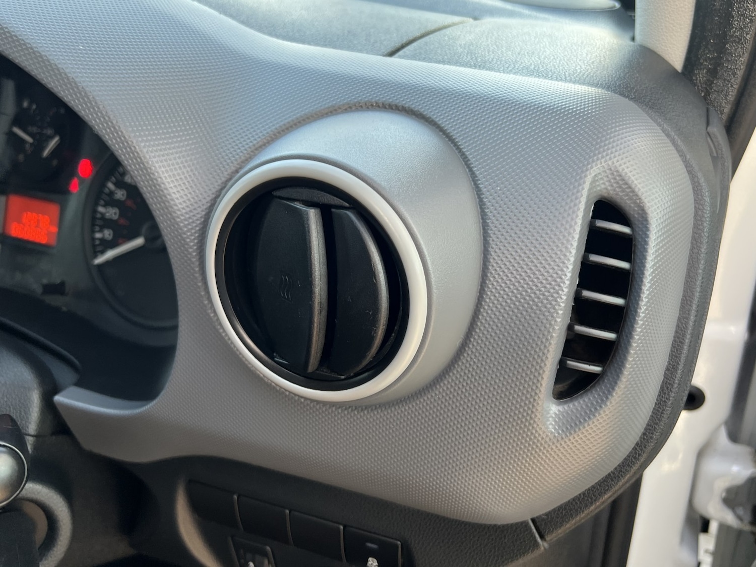 Used Peugeot Partner 2017 for sale - 76769272: Photo 46