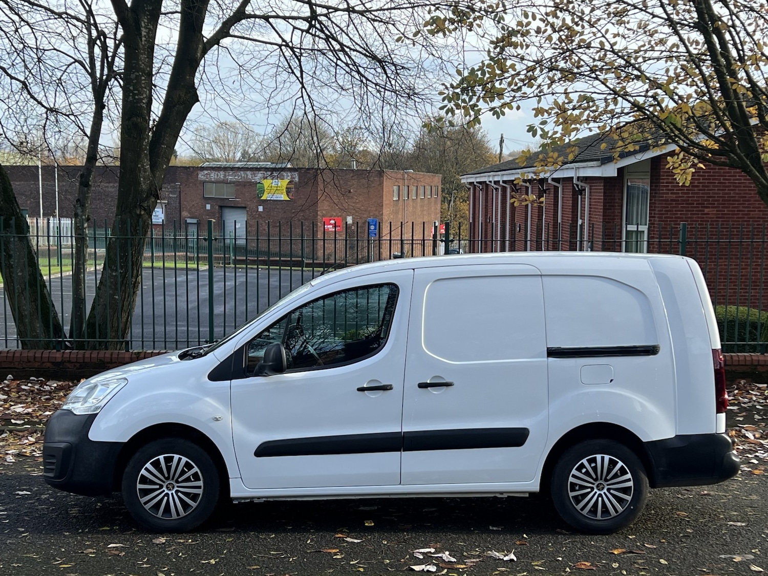 Used Peugeot Partner 2017 for sale - 76769272: Photo 7