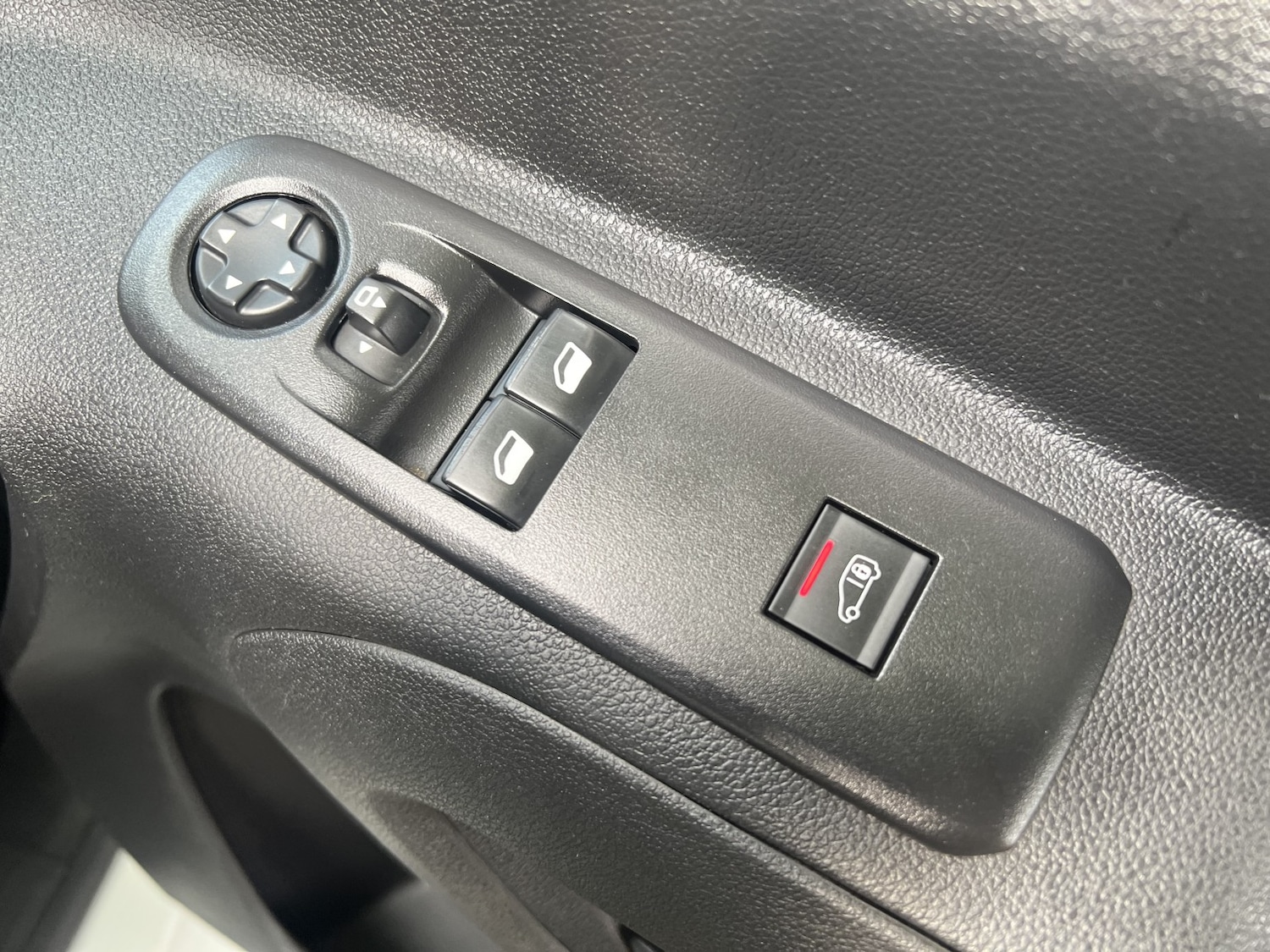 Used Peugeot Partner 2019 for sale - 76793879: Photo 18