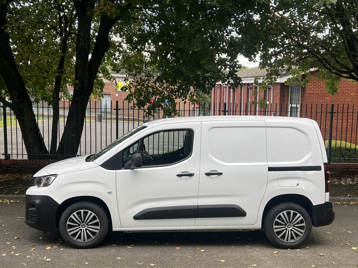 Used Peugeot Partner 2019 for sale - 76793879: Photo 6