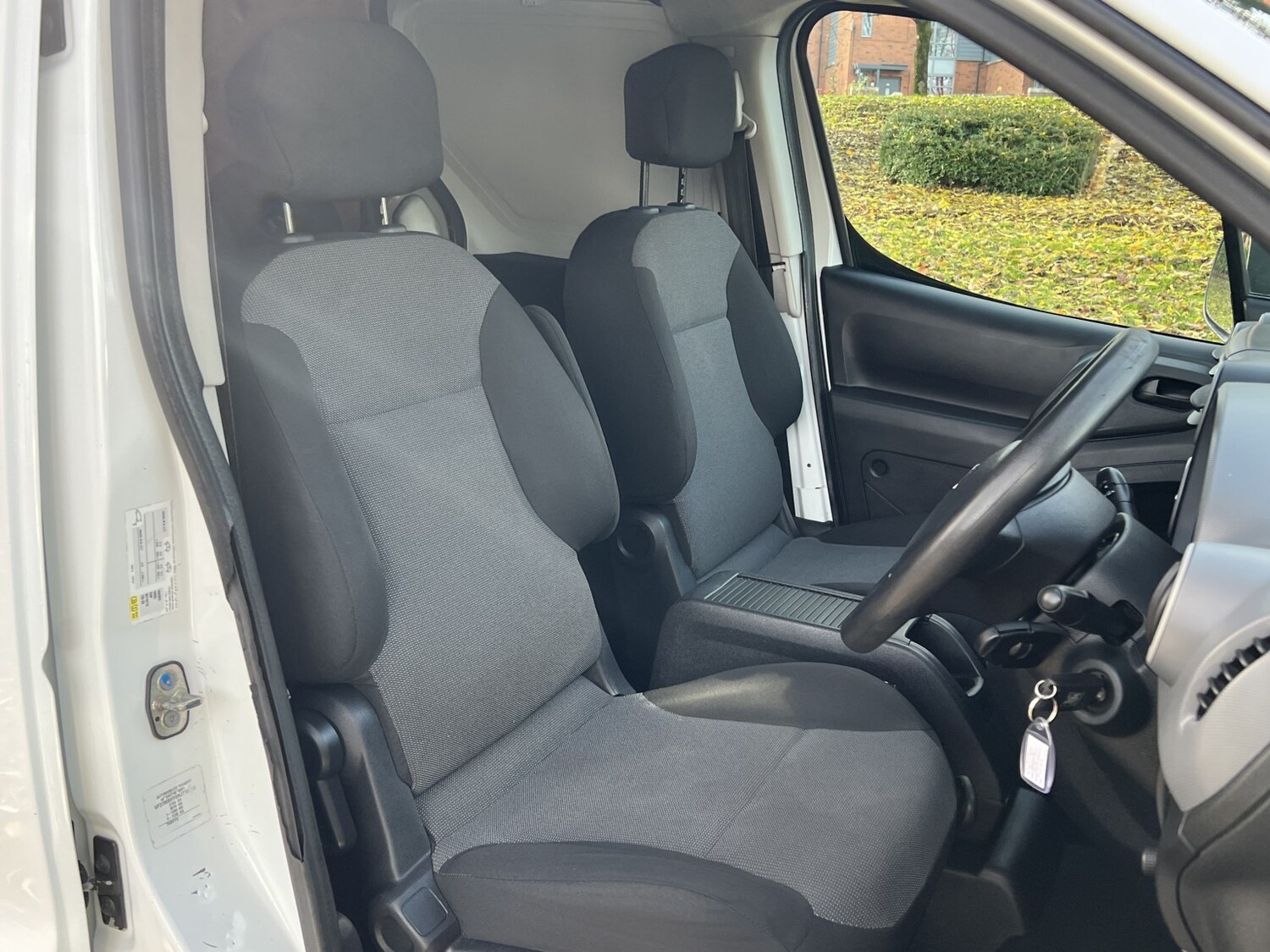 Used Peugeot Partner 2017 for sale - 76618682: Photo 18