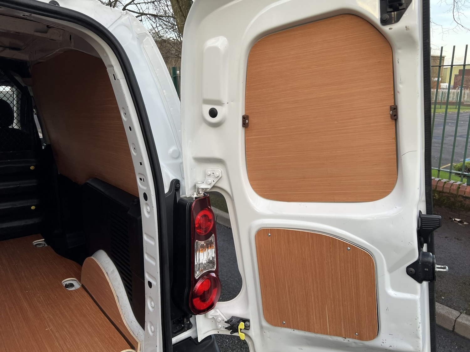 Used Peugeot Partner 2017 for sale - 77264516: Photo 22