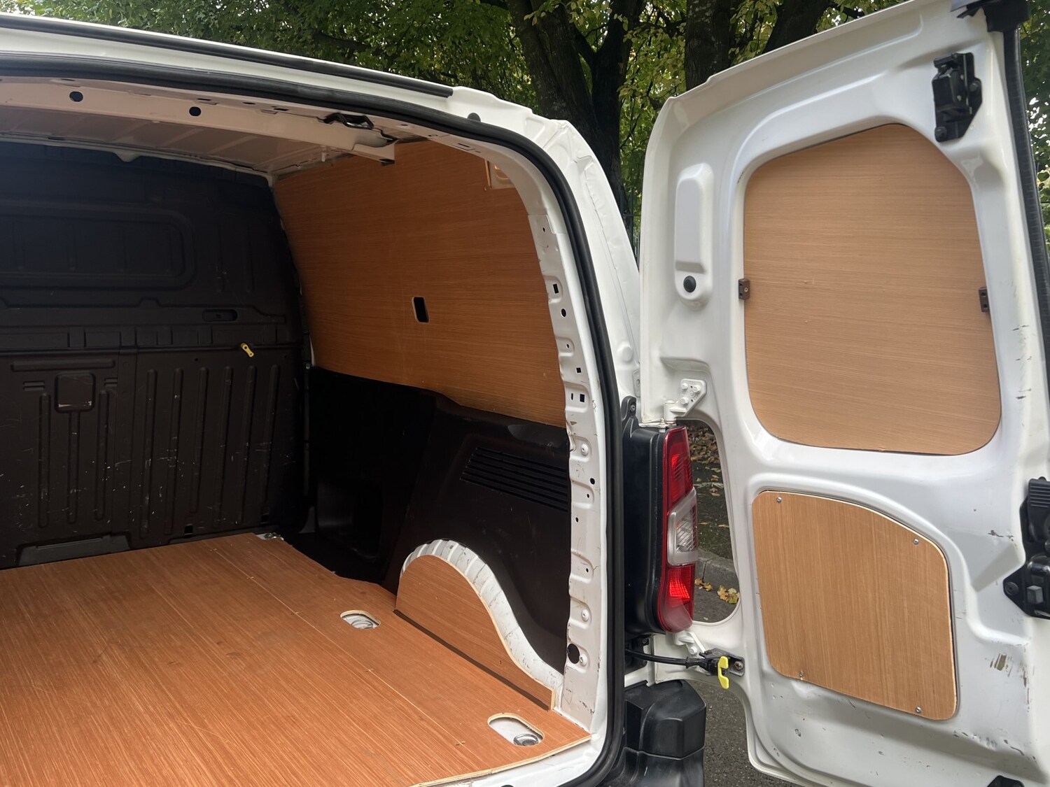 Used Peugeot Partner 2019 for sale - 76618768: Photo 13