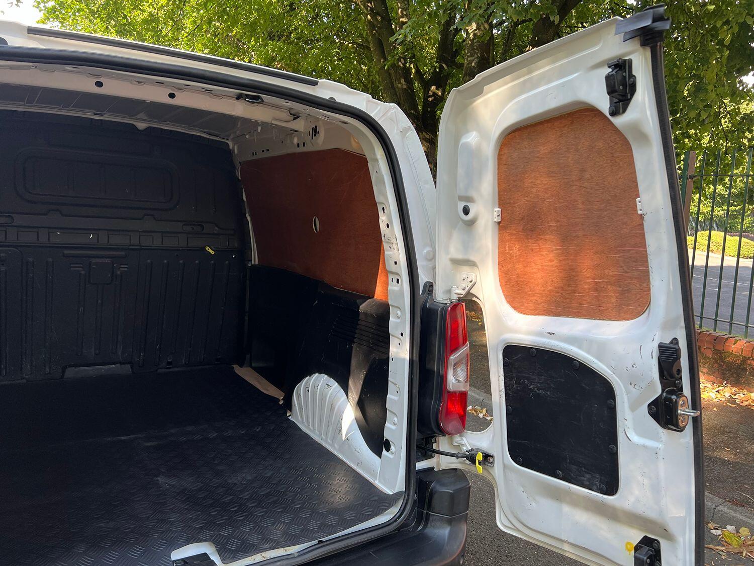 Used Peugeot Partner 2019 for sale - 76618747: Photo 11