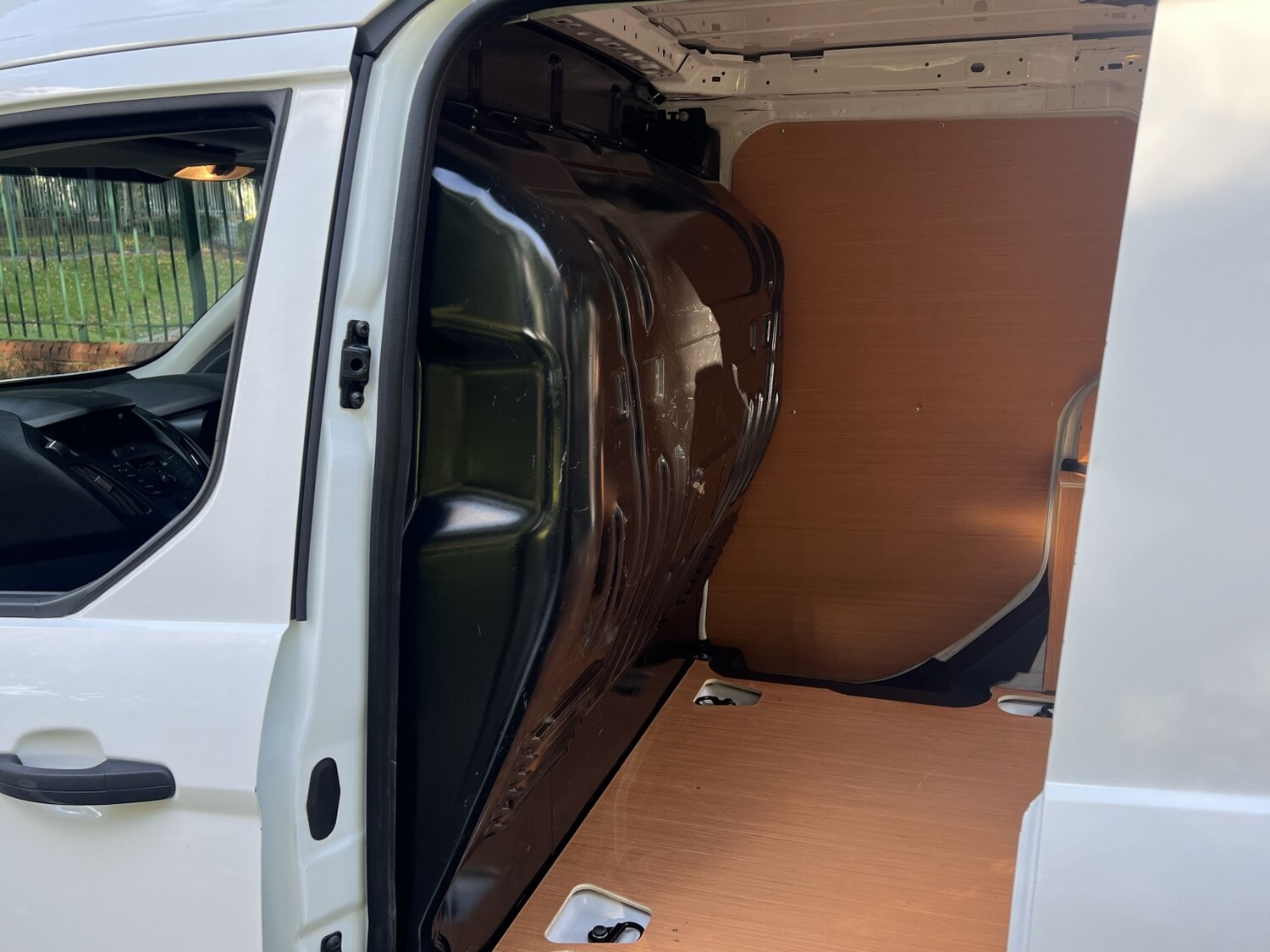 Used Ford Transit Connect 2017 for sale - 76618694: Photo 18