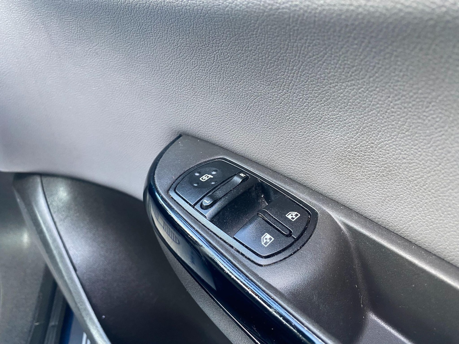 Used Vauxhall Corsa 2015 for sale - 77737708: Photo 10