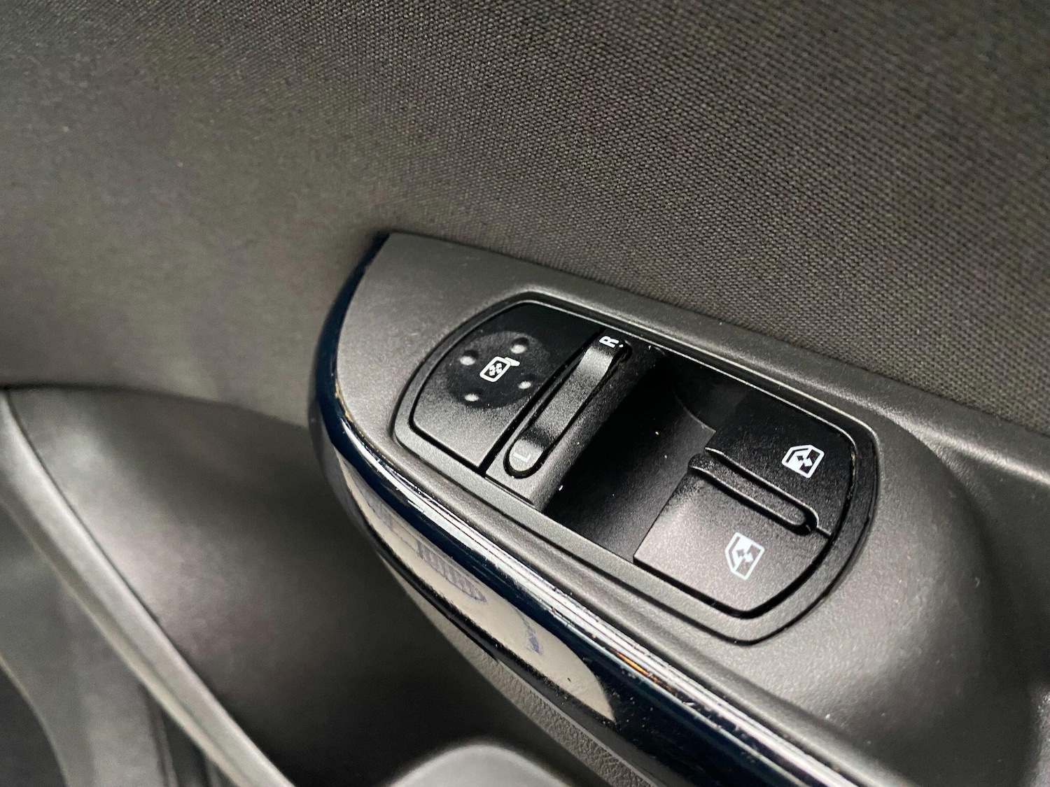 Used Vauxhall Corsa 2015 for sale - 76727332: Photo 5