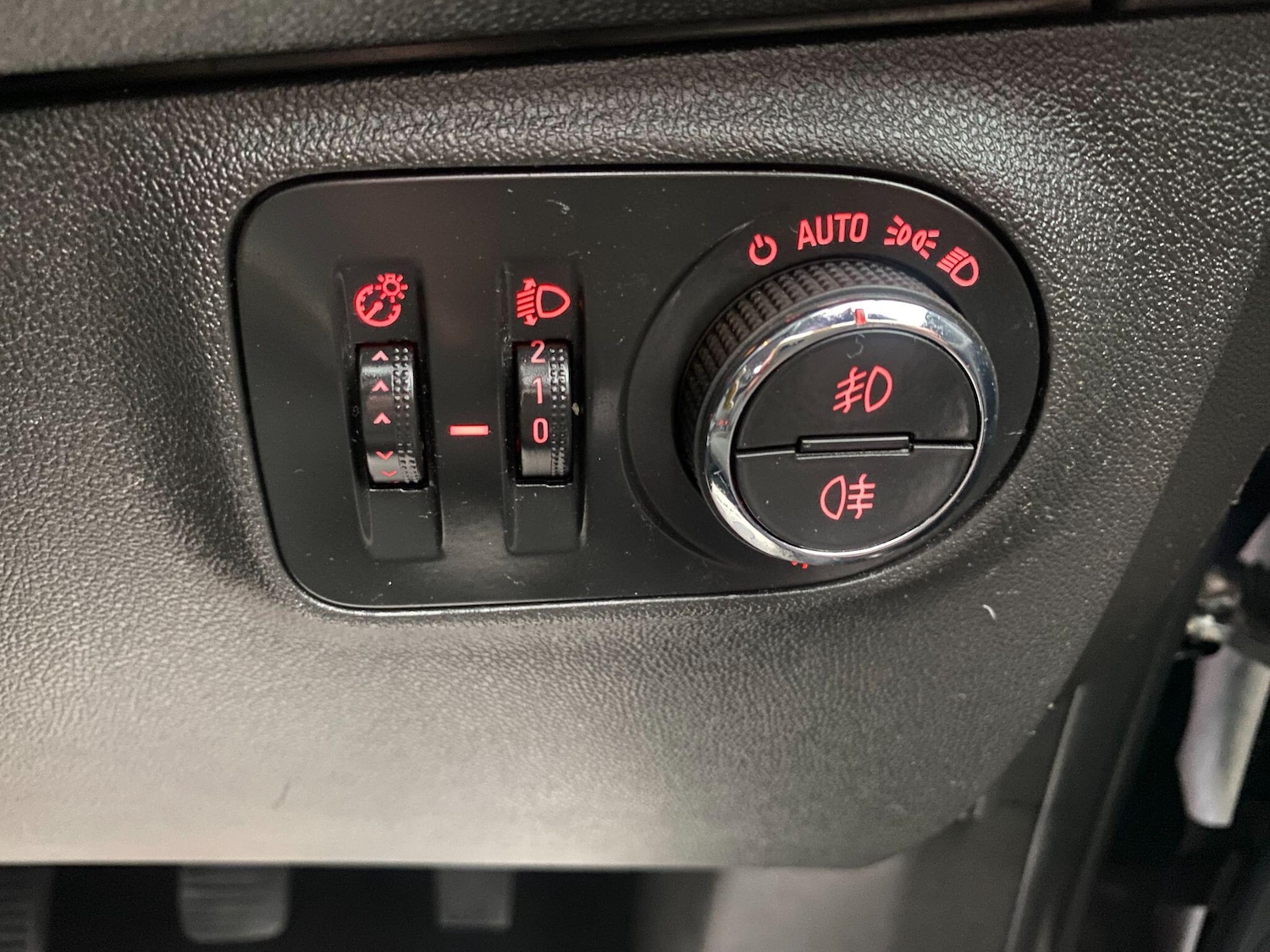 Used Vauxhall Corsa 2015 for sale - 76727332: Photo 8