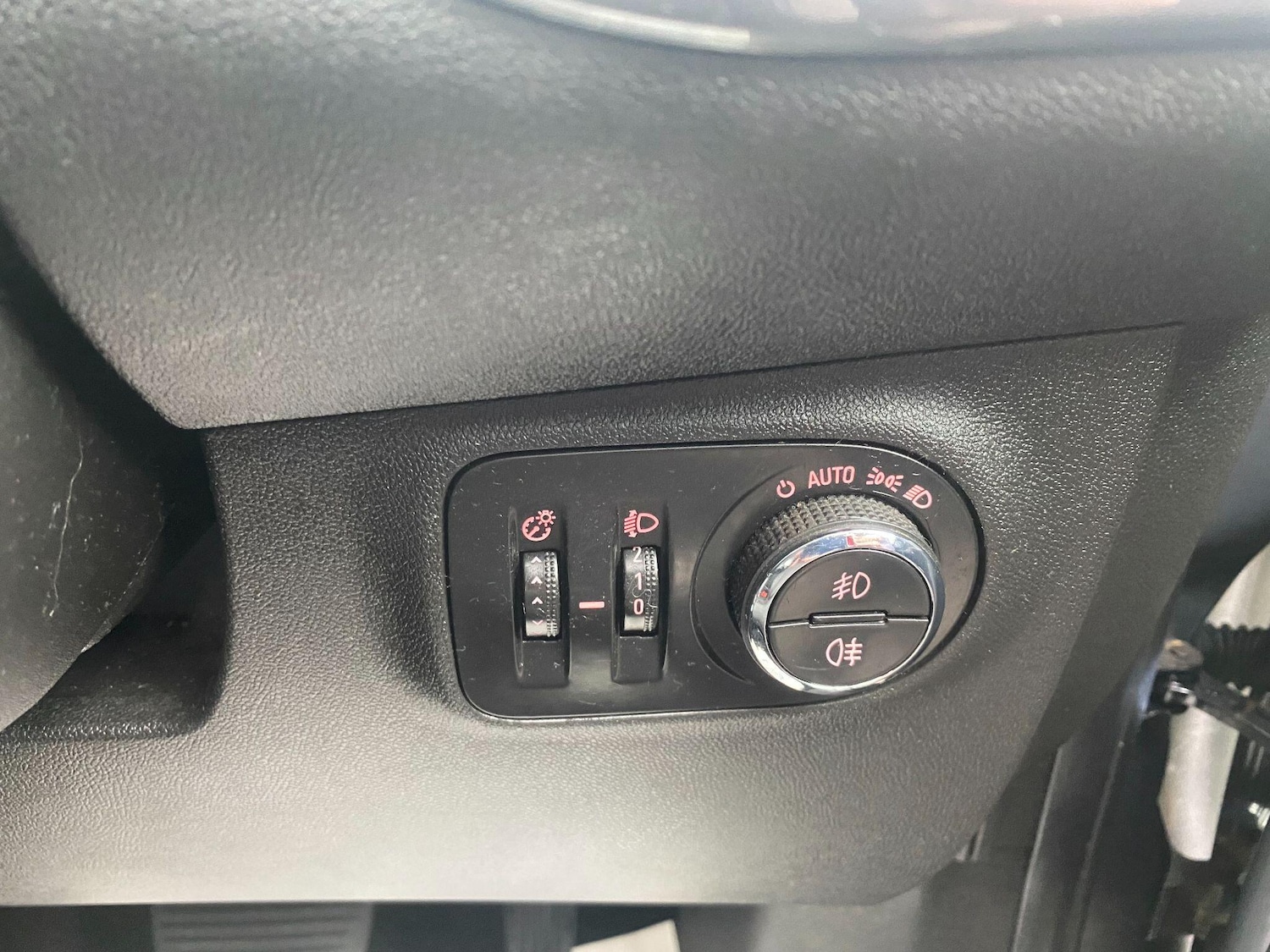 Used Vauxhall Corsa 2016 for sale - 77330822: Photo 9