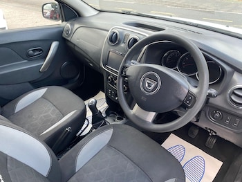 Used Dacia Sandero Stepway 2015 for sale - 76360605: Photo