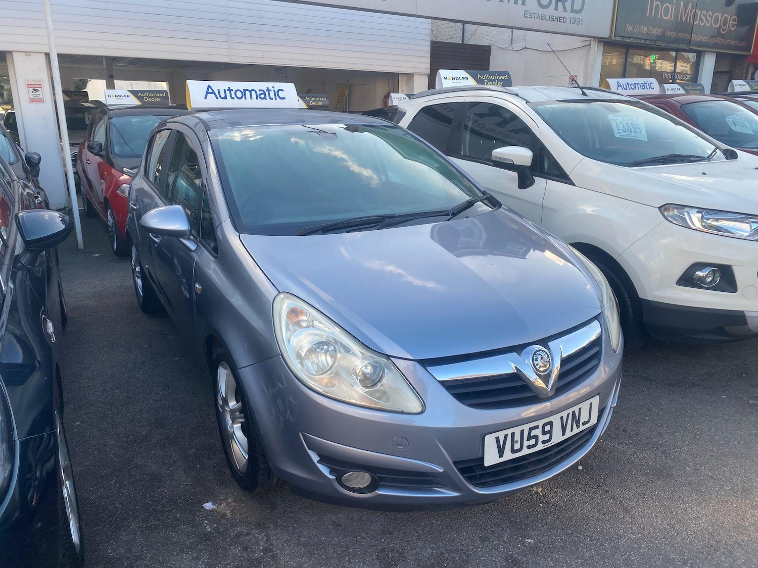 Used Vauxhall Corsa 2009 for sale - 77074724: Photo 2