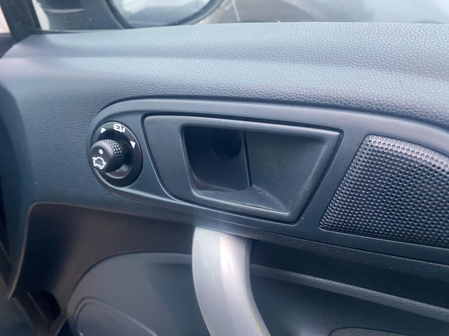 Used Ford Fiesta 2010 for sale - 76925944: Photo 8