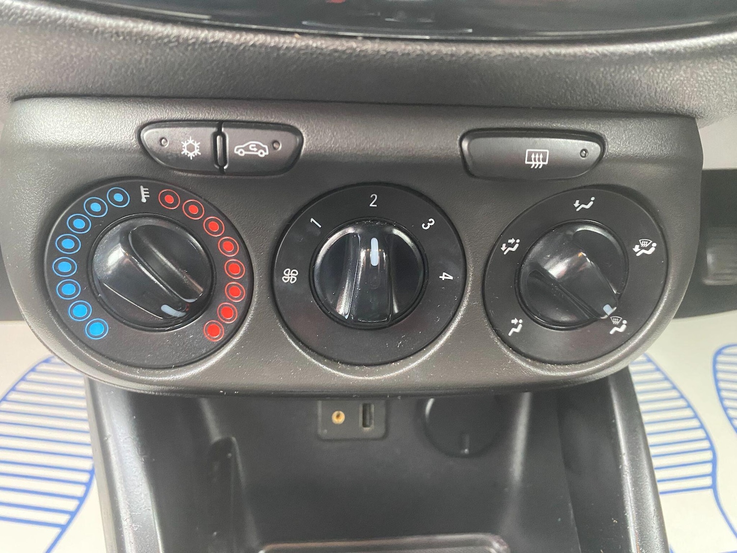 Used Vauxhall Corsa 2016 for sale - 77645830: Photo 14