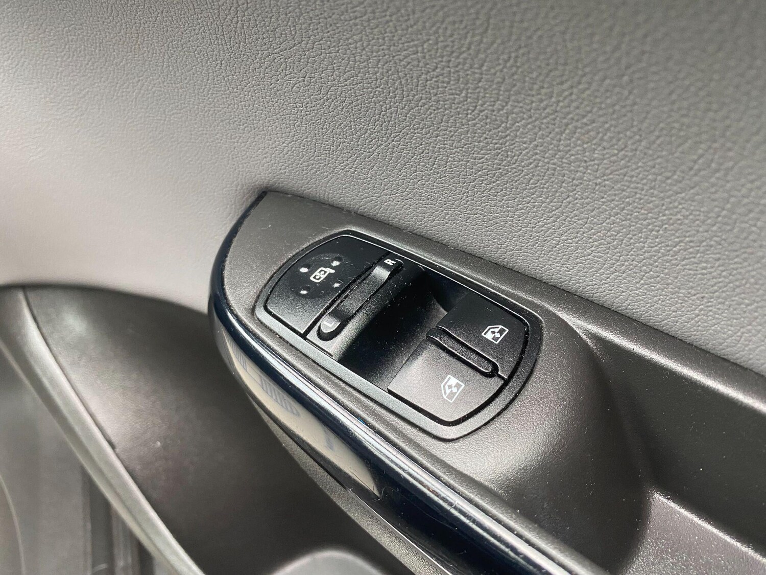 Used Vauxhall Corsa 2016 for sale - 77645830: Photo 9