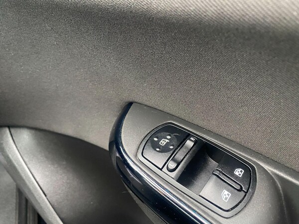 Used Vauxhall Corsa 2016 for sale - 76083977: Photo 9